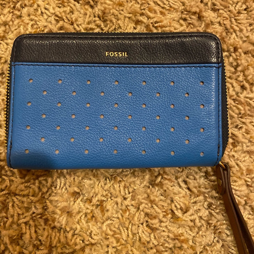Fossil like new wrist wallet